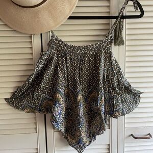 Adorable Boho Print Handkerchief Shoulder Tie Top!